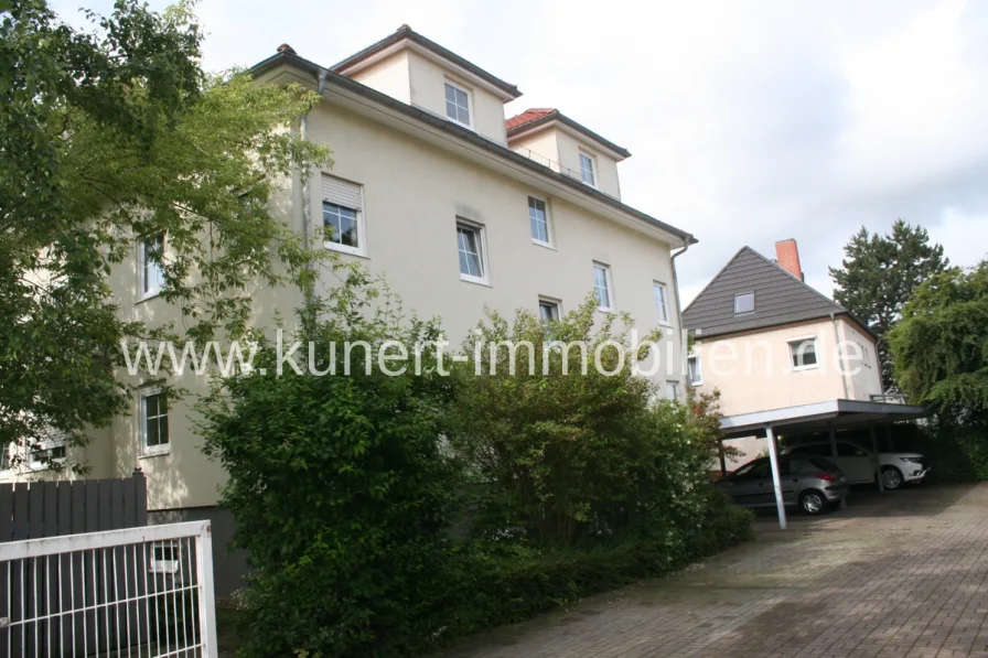 Hausansict - Wohnung kaufen in Halle - Attraktive bezugsfreie 5-Raum-Maisonette-Wohnung mit Balkon, Sauna, Garten und 2 Stellplätzen an der Heide