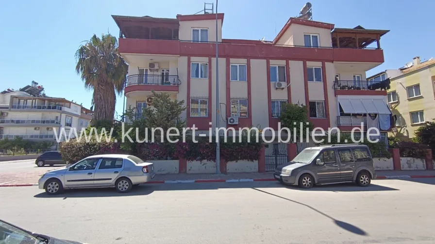 Hausansicht - Wohnung kaufen in Muratpasa - Antalya - nahe TerraCity - Apartment mit 2 Zimmern und Balkon, 55 m² Bruttowohnfläche