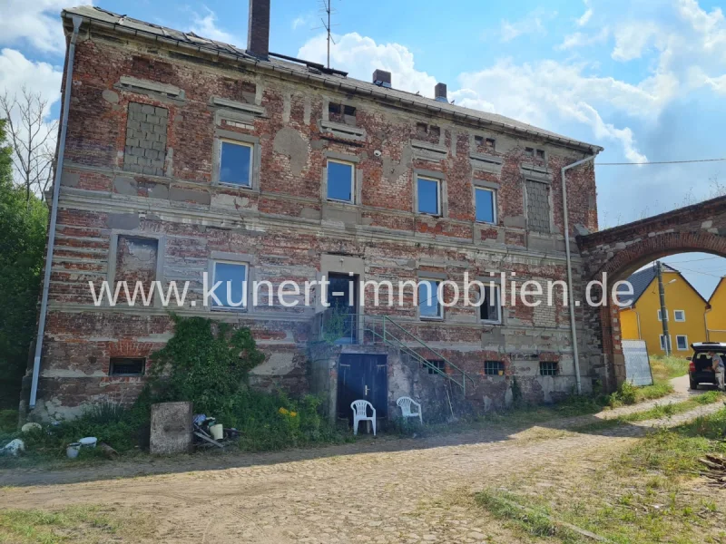 Hausansicht - Haus kaufen in Plötz - Attraktives ehemaliges Gutshaus in idyllischer Lage nahe Halle - provisionsfreier Verkauf