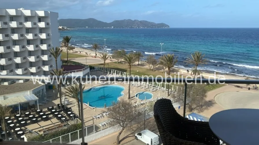 Blick vom Balkon - Wohnung kaufen in Cala Millor - Meerblick-Apartment mit Eckbalkon auf Mallorca in erster Meereslinie von Cala Millor - bezugsfrei