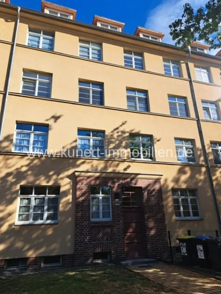 Hausansicht Ensemble - Wohnung mieten in Halle - Attraktive 2-Raum-Dachgeschoßwohnung in bester Wohnlage der südlichen Altstadt von Halle (Saale)