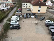 Parkplatz mit Stellplätzen