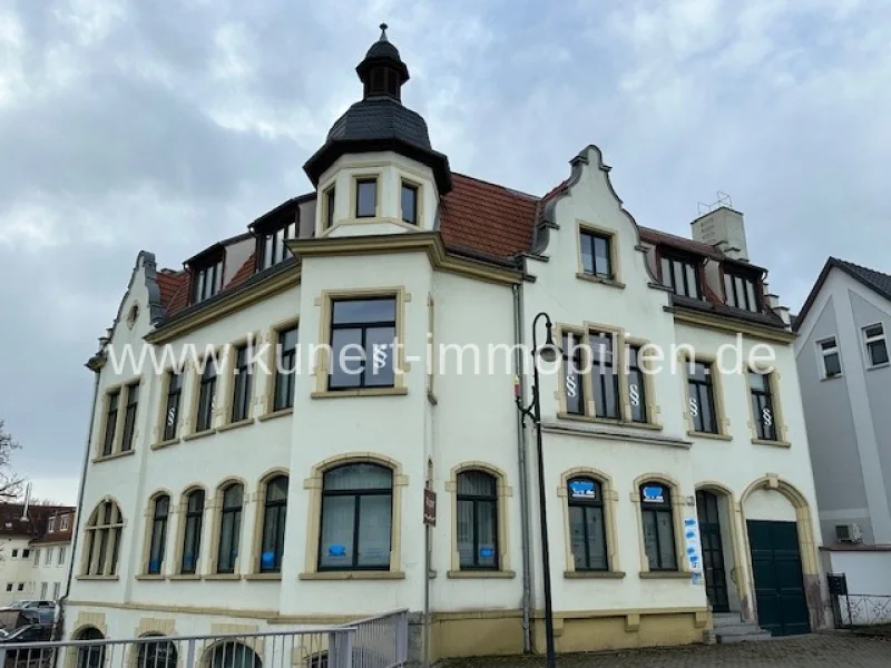 Hausansicht - Haus kaufen in Hettstedt - Attraktives Wohn- und Geschäftshaus in zentraler Lage von Hettstedt mit Blick über die Stadt