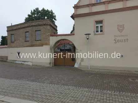 Verkaufsliegenschaft - Haus kaufen in Merseburg - Wohn- und Geschäftshaus im Stadtzentrum von Merseburg mit angrenzendem Baugrundstück für Wohnungsbau