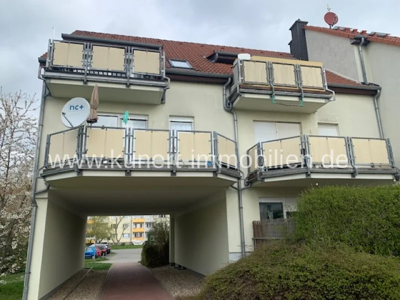 Gartenseite - Wohnung mieten in Brehna - Attraktive 2-Raum-Wohnung in excellenter Wohnlage von Brehna mit großer Terrasse und Wannenbad