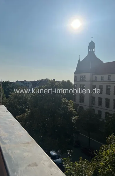 Blick vom Balkon - Wohnung kaufen in Halle - Attraktive 4 Zimmer-Wohnung mit Balkon und 135 m² Wohnläche im Paulusviertel nahe der Pauluskirche