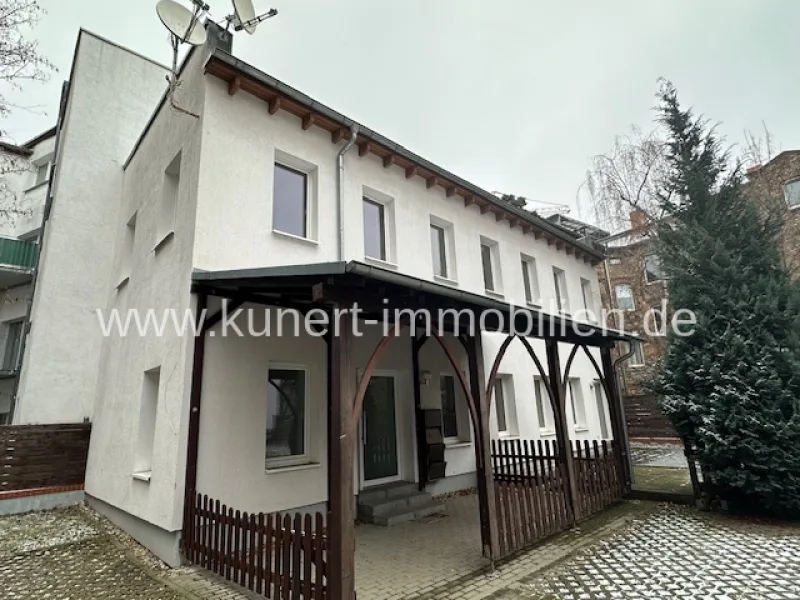 Hausansicht - Haus kaufen in Halle - Attraktives Stadthaus im halleschen Medizinerviertel mit Stellplatz, Terrasse, 4-Zimmer und 2 Bäder