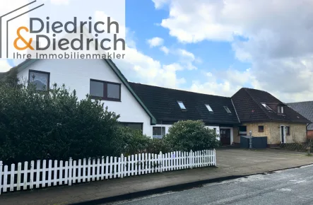 Mehrfamilienhaus - Haus kaufen in Heide - Verkauf eines vermieteten Zweifamilien- und eines Einfamilienhauses in gefragter Wohnlage in Heide-Ost