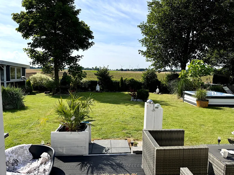 Terrasse mit Wiesenblick