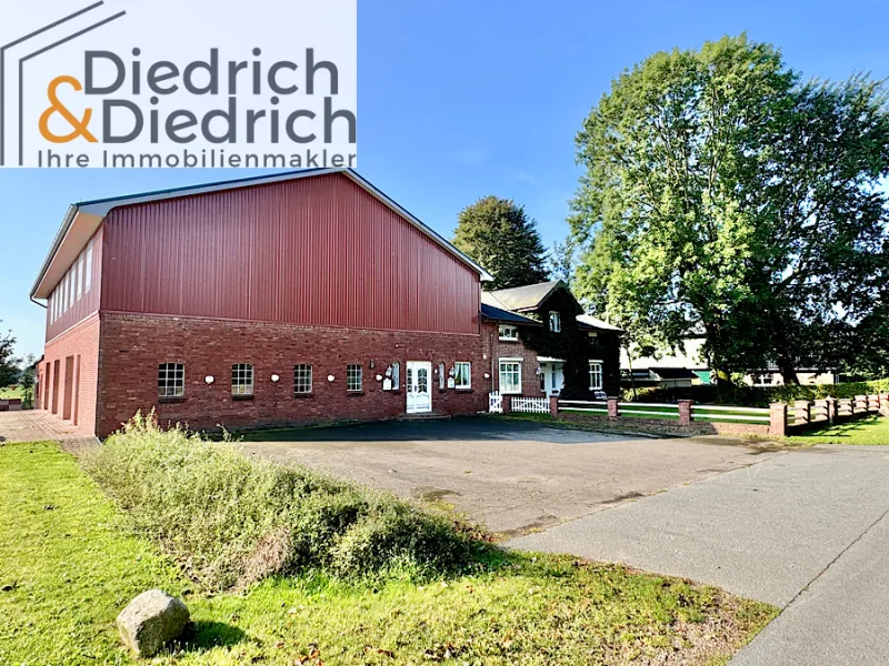 Vorderansicht - Haus kaufen in Hennstedt - Verkauf eines ehem. Bauernhauses mit 3 Wohneinheiten, Neubau-Halle und Wiese in Eidernähe