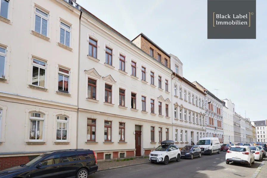 Fassade - Wohnung kaufen in Leipzig - Ruhig gelegene 2-Zimmer-Erdgeschosswohnung in Leipzig Kleinzschocher - Terrassenanbau geplant