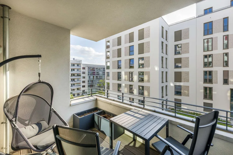 Blick Balkon - Wohnung kaufen in Berlin - Moderne Neubauwohnung mit doppelter Frischluftgarantie in erstklassiger Friedrichshainer Lage