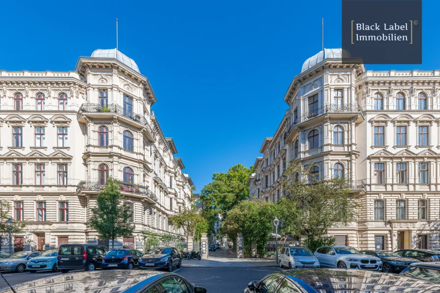 Riehmers Hofgarten - Wohnung kaufen in Berlin - Sanierte 4 Zimmer Altbau-Wohnung mit Balkon in den Riehmers Hofgärten - Kreuzberg