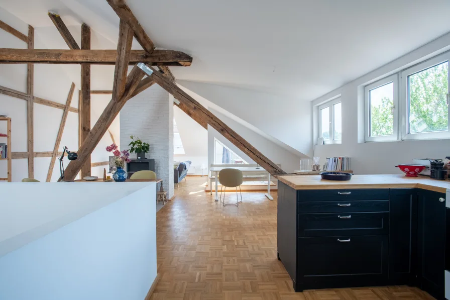 Wohnen - Wohnung kaufen in Berlin - Sanierte 126 m² Maisonettewohnung mit Kamin und Dachterrasse mitten in Berlin-Kreuzberg