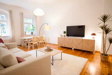 Wohnen - Wohnung kaufen in Berlin - Bezugsfreie Altbauwohnung im ruhigen Gartenhaus mit Balkon und schönen Altbaudetails