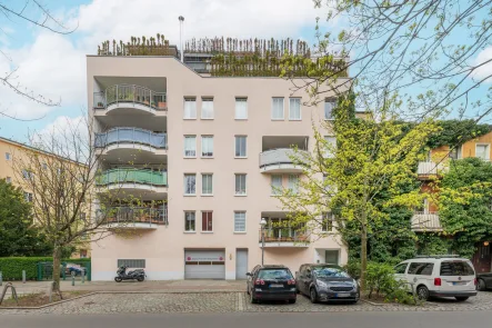 Hausfassade - Wohnung kaufen in Berlin - Ruhig gelegene schöne Wohnung in zentraler Lage mit Küche, Balkon und Stellplatz!