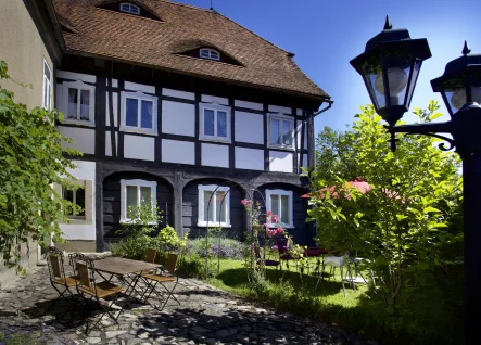 Gartenansicht - Haus kaufen in Großschönau - Exklusives Umgebindehaus in bezaubernder Urlaubsregion