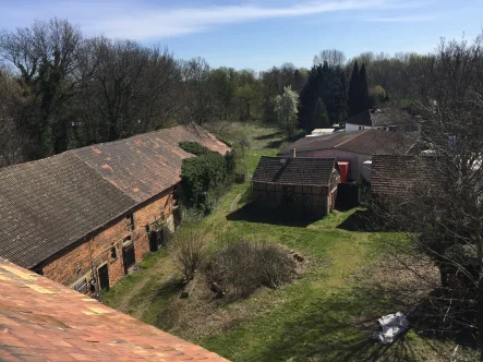 Blick auf den Hof - Haus kaufen in Pegau - 2 denkmalgeschützte Sanierungsobjekte und 2 moderne Neubauten: Wohnprojekt mit Baugenehmigung Pegau