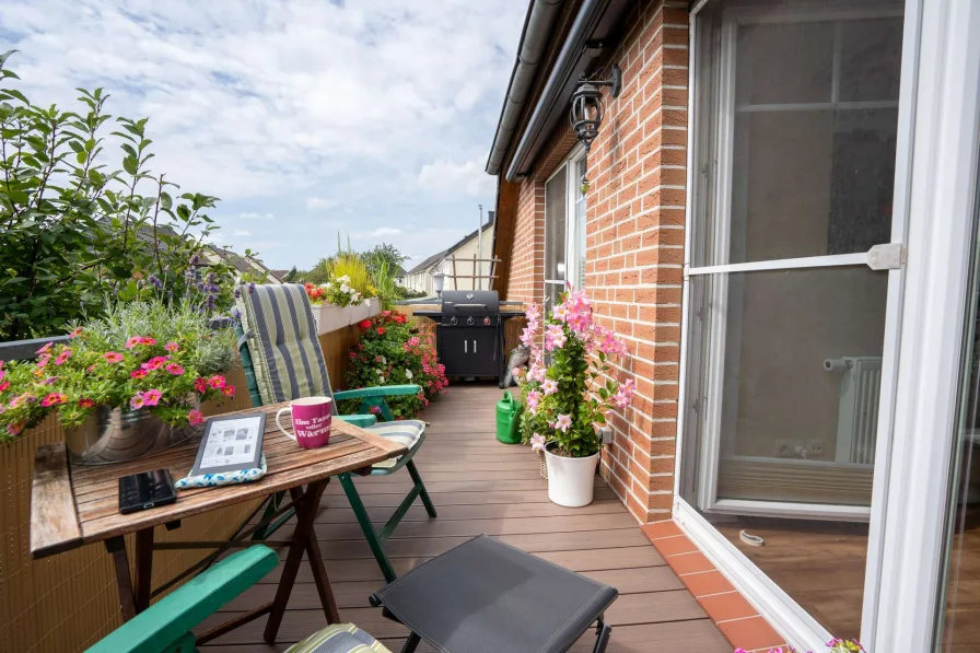 Balkon im OG - Haus kaufen in Potsdam - 2 Familienhaus in grüner Umgebung auch als Einfamilienhaus nutzbar