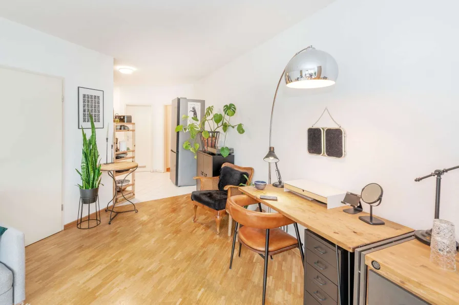 Wohnzimmer - Wohnung kaufen in Potsdam - Charmante 2-Zimmer im Herzen von Potsdam-Babelsberg mit Balkon und Stellplatz