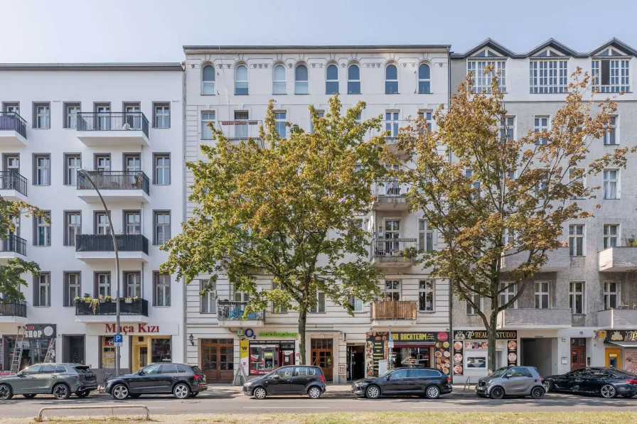 Fassade - Wohnung kaufen in Berlin - Kleines Studio Apartment zwischen Pestalozzistraße und Kantstraße