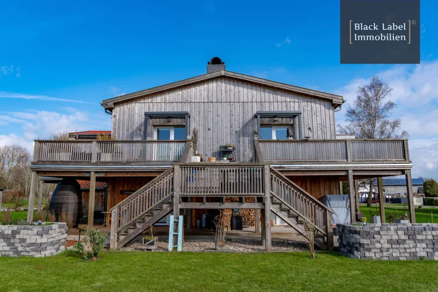 Frontansicht Alte Schule - Wohnung kaufen in Saal - Sonnige Attikawohnung mit Blick auf den Saaler Bodden - Entspannen inmitten idyllischer Landschaft