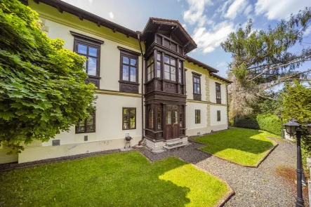 Fassade gen Osten - Wohnung kaufen in Běšiny - Schloss Hořákov