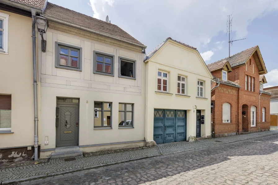 Häuserensemble - Haus kaufen in Treuenbrietzen - Hausensemble mit ca. 5,3 % Mietrendite im Stadtzentrum von Treuenbrietzen