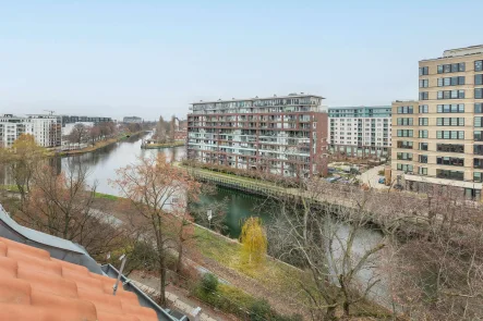 Blick - Wohnung kaufen in Berlin - Exklusives Dachgeschoss in Charlottenburg mit Spreeblick und luxuriöser Ausstattung