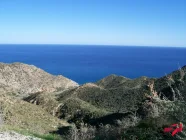 Blick von den umliegenden Bergen aufs Mittelmeer