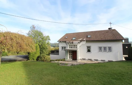 Nord-West-Ansicht - Haus kaufen in Neunkirchen - FREIRAUM4 +++ Wohn- und Geschäftshaus mit gepflegtem Garten