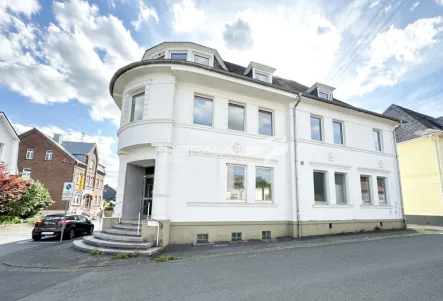Gebäudeansicht - Haus kaufen in Neunkirchen - FREIRAUM4 +++ Büro-/ Geschäftshaus mit spannender Geschichte und vielfältigen Nutzungsmöglichkeiten!
