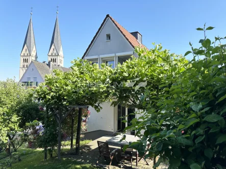 Gartenansicht - Haus kaufen in Siegen - FREIRAUM4 +++ Charmantes Stadthaus in TOP-Lage von Siegen!