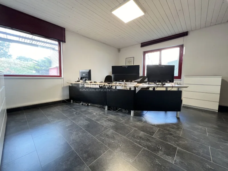 Büro EG