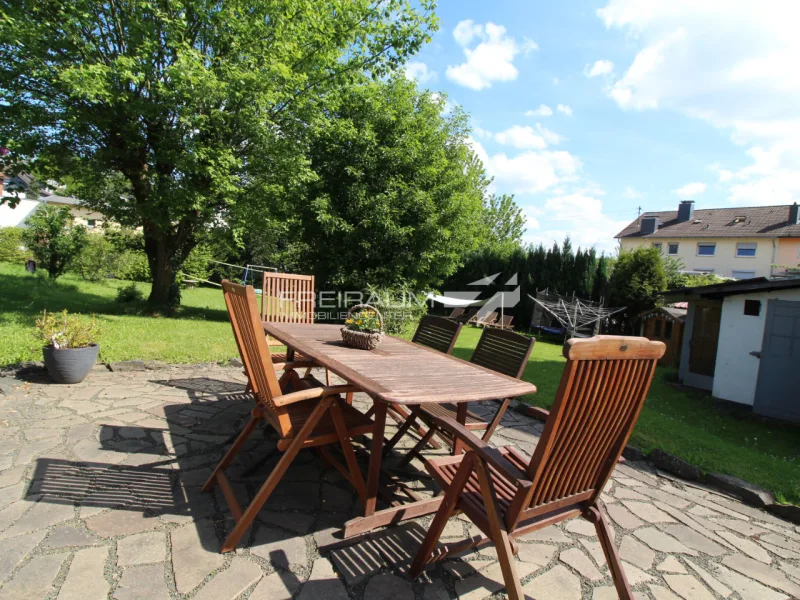 Terrasse (rechts Ziegenstall)