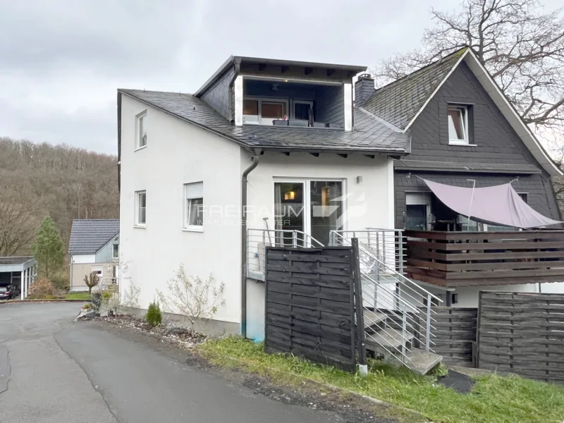 Ansicht  - Wohnung kaufen in Freudenberg - FREIRAUM4 +++ Gemütliche Dachgeschosswohnung mit Loggia und Carport in Freudenberg-OT