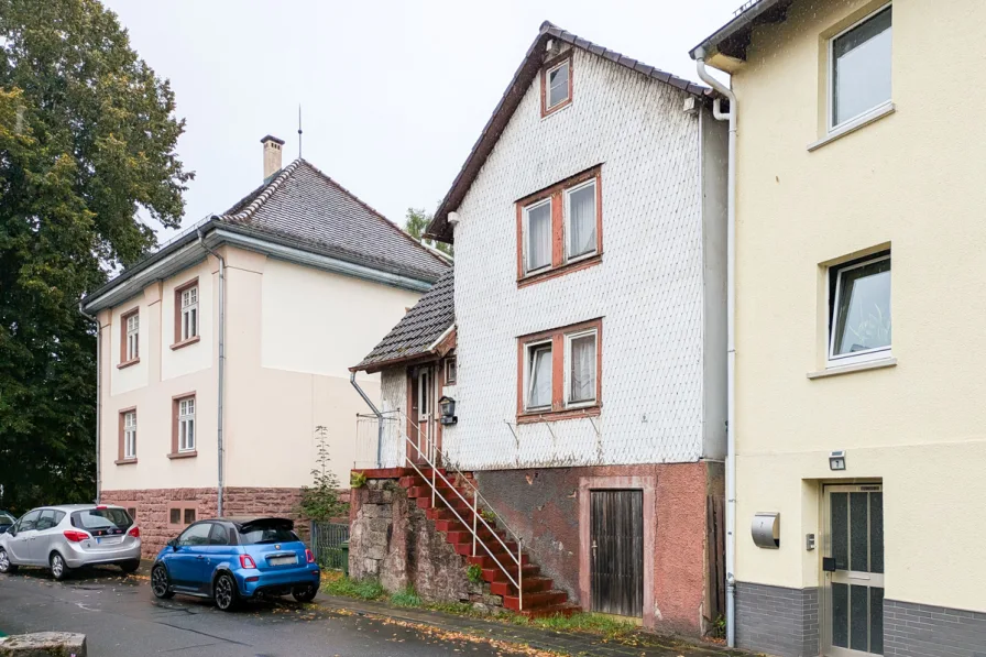 Ansicht-Nord - Grundstück kaufen in Michelstadt - Kleines Haus (Abriss) mit großem Garten wartet auf ambitionierte Bauherren!