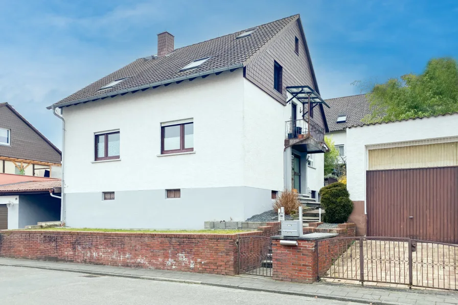 Frontansicht - Haus kaufen in Reinheim - Wohnen und Vermieten – Zweifamilienhaus mit großem Garten in Reinheim!