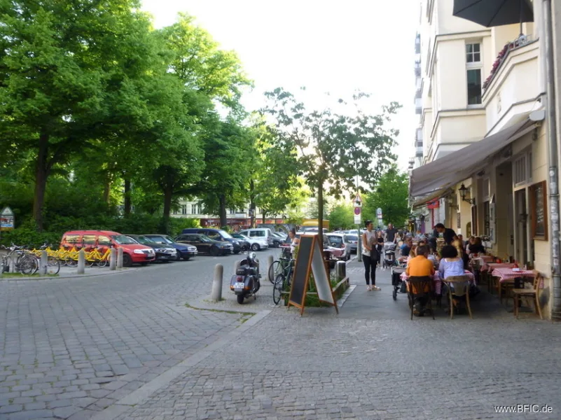 Strassenszene - Zinshaus/Renditeobjekt kaufen in Berlin Schöneberg - Gepflegtes Mehrfamilienwohnhaus in Schöneberg