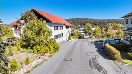 Spiegelau 4 Aussenansicht - Haus kaufen in Spiegelau / Bayerischer Wald - Wohn- und Geschäftshaus im Naturpark Bayerischer Wald - keine Käuferprovision