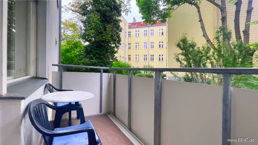 Balkon - Wohnung kaufen in Berlin Friedenau - freies möbliertes Apartment mit Balkon in Friedenau