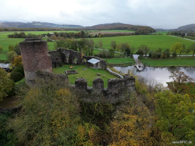 Burg Polle und Fähre