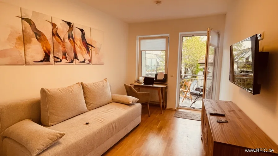 room 2 - Möbliertes Wohnen/auf Zeit mieten in München - Balkon-Zimmer, zentral, ruhig, neu renoviert & möbliert, nahe der Isar und U-Bahn