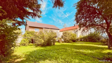 Gartenansicht des Hauses - Haus kaufen in Emmering - großes Haus mit großem Garten in Emmering