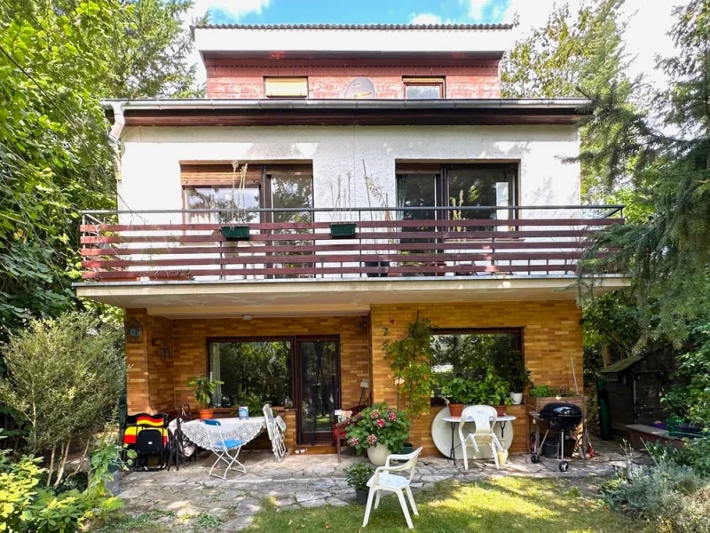 Gartenansicht - Haus kaufen in Berlin - Exklusives Baugrundstück mit Wohnhaus in Split-Level-Bauweise in Toplage von Wannsee