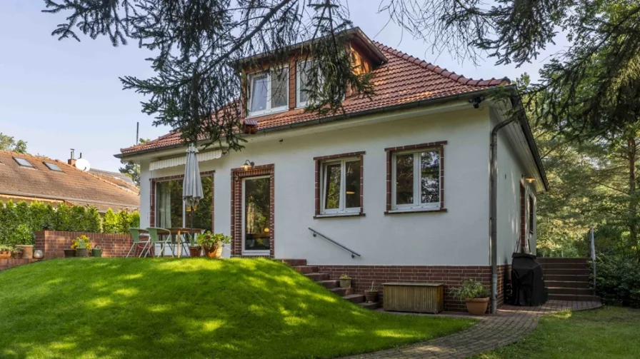 Vordergarten  - Haus kaufen in Kleinmachnow / Dreilinden - Familienfreundliches, einzugsbereites Einfamilienhaus in ruhiger Wohnlage in Kleinmachnow-Dreilinden