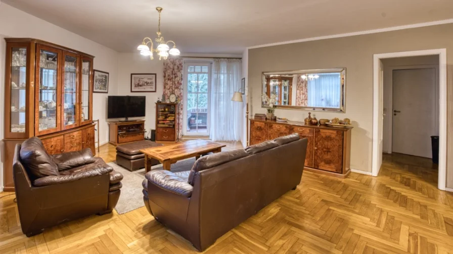 Wohnzimmer - Wohnung kaufen in Berlin / Lankwitz - Großzügige 3-Zimmer-Wohnung, mit Balkon und Tiefgarage in ruhiger Lage von Lankwitz