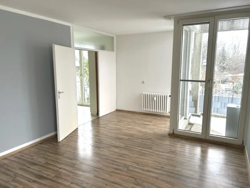 Wohnzimmer - Wohnung kaufen in Berlin - Große, gut geschnittene 4-Zi-Wohnung- bezugsfrei-