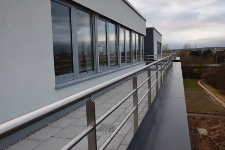  - Büro/Praxis mieten in Sindelfingen - 340m² Büro in modernem Gewerbeobjekt zu vermieten- flexibel aufteilbar, mit Terrasse -