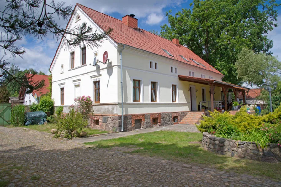 Aussenansicht Rückseite nah - Haus kaufen in Lindow (Mark) / Klosterheide - Großes, teilsaniertes Landhaus mit Urlaubsflair- Verwirklichen Sie Ihre Träume -